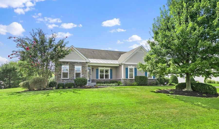 18963 BEAVER CREEK Dr, Harbeson, DE 19951 - 5 Beds, 4 Bath
