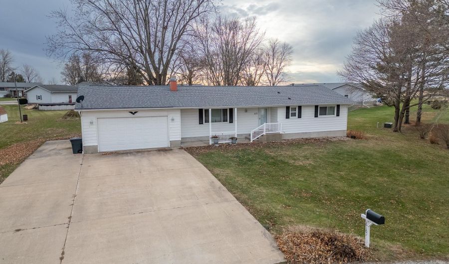 610 N COUNTRY Ln, Abingdon, IL 61410 - 3 Beds, 2 Bath