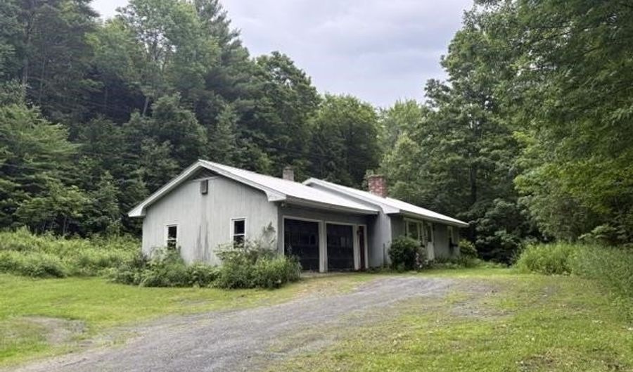 3578 Royalton Turnpike Rd, Barnard, VT 05031 - 2 Beds, 1 Bath