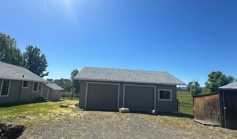 14145 Agate Rd, Eagle Point, OR 97524 - 3 Beds, 1 Bath