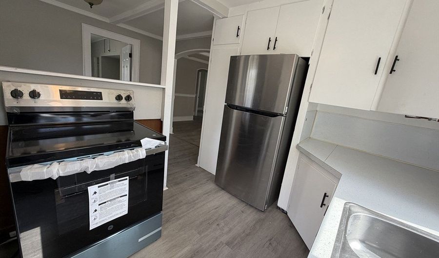 93 Friend St 2, Amesbury, MA 01913 - 3 Beds, 1 Bath