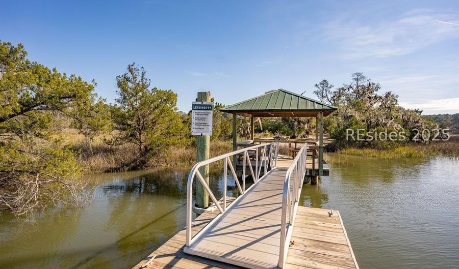 210 Old Plantation Dr, Beaufort, SC 29907 - 4 Beds, 5 Bath