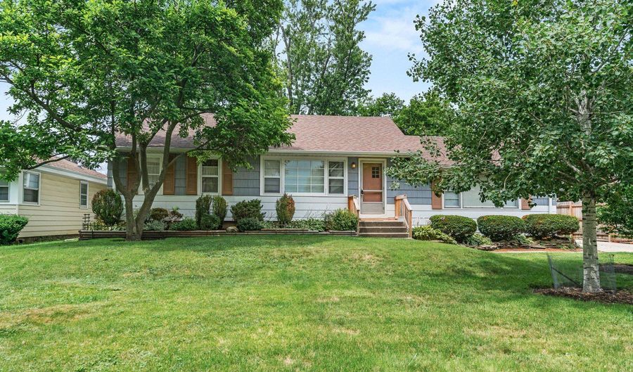216 S Michigan Ave, Addison, IL 60101 - 3 Beds, 2 Bath