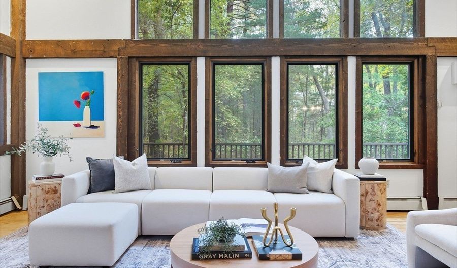 4 Lantern Ln, Bedford, MA 01730 - 5 Beds, 3 Bath
