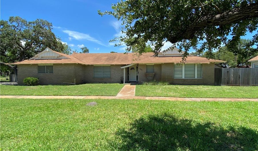 536 W Yoakum Ave, Aransas Pass, TX 78336 - 3 Beds, 3 Bath