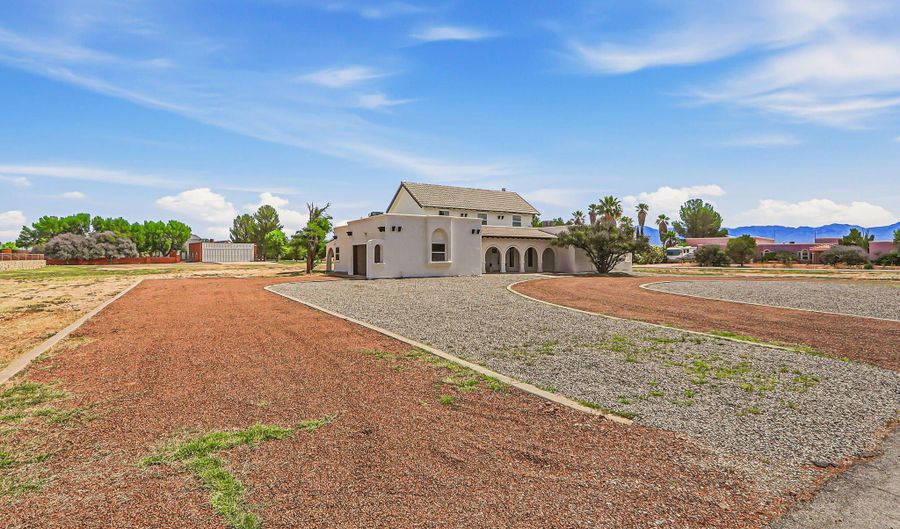 4 CIELO DEL ESTE, Anthony, NM 88021 - 4 Beds, 3 Bath