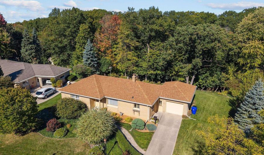 32 GARDEN Ct, Appleton, WI 54915 - 2 Beds, 1 Bath