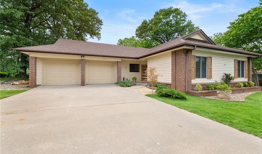13 Dunedin Dr, Bella Vista, AR 72715 - 3 Beds, 2 Bath