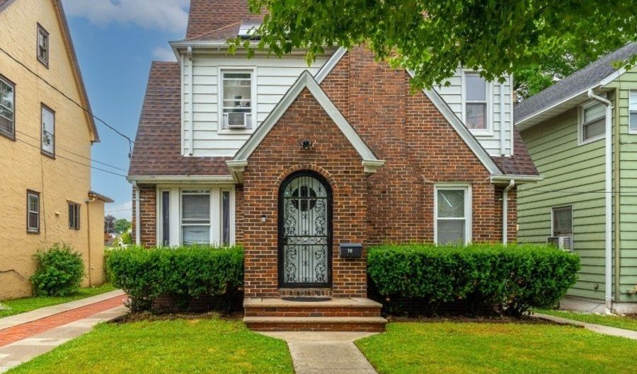 15 Stevens Rd, Belleville, NJ 07109 - 4 Beds, 3 Bath