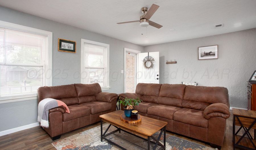 900 S LOUISIANA St, Amarillo, TX 79106 - 3 Beds, 2 Bath