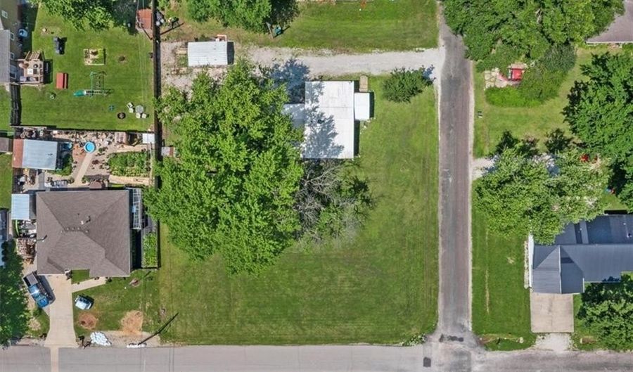 204 N Missouri St, Archie, MO 64725 - 2 Beds, 1 Bath