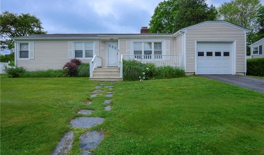 44 Dudley Ave, Newport, RI 02840 - 3 Beds, 2 Bath