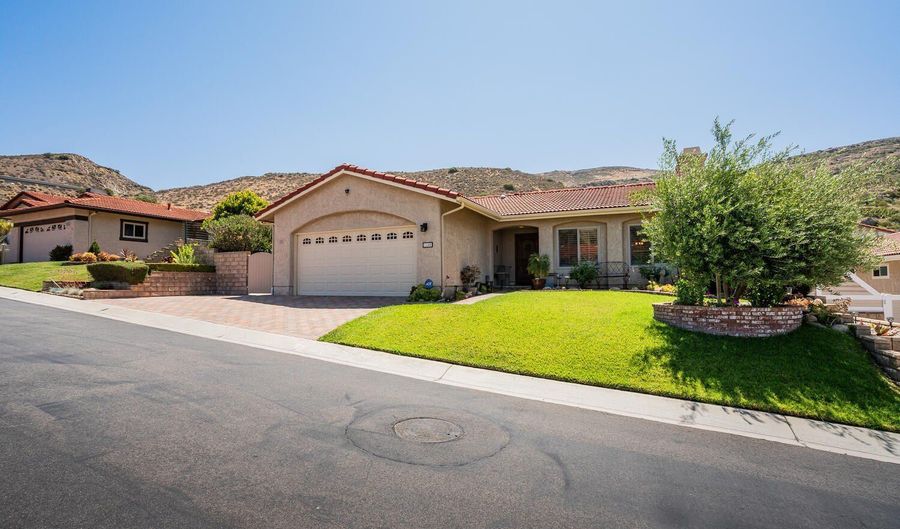 1148 Belleza St, Camarillo, CA 93012 - 2 Beds, 2 Bath
