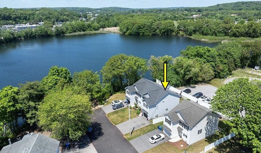 81 Batcheller Ave, Cranston, RI 02920 - 3 Beds, 3 Bath