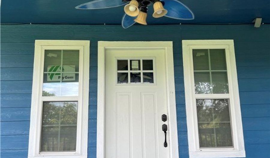 917 Corazan St, Alice, TX 78332 - 3 Beds, 2 Bath