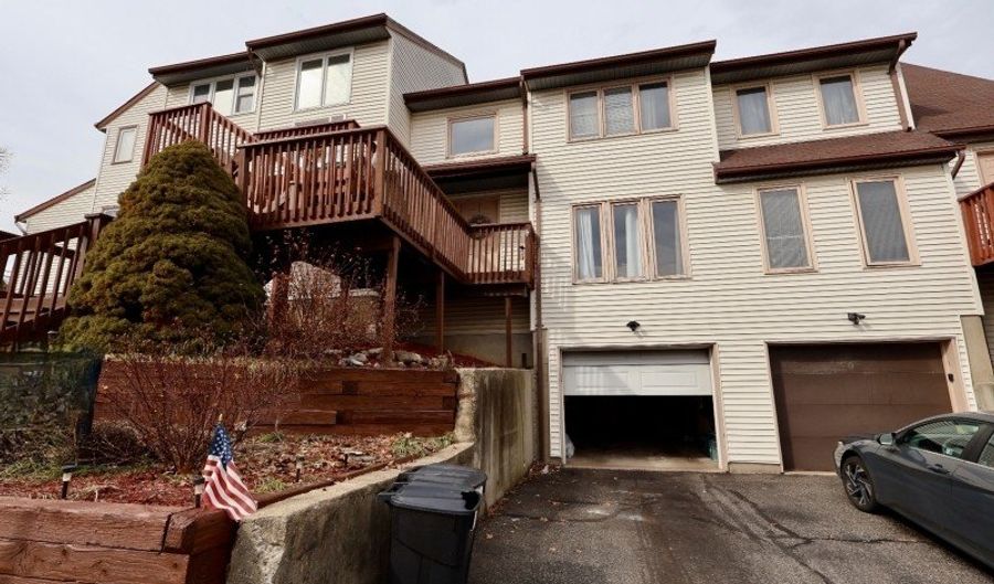 4 Sickle St, Andover, NJ 07801 - 2 Beds, 3 Bath