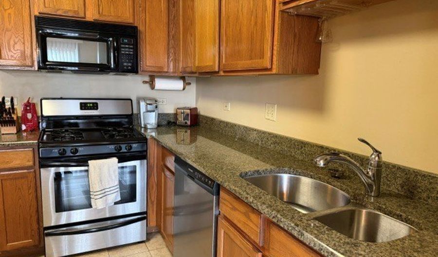 14 Dellwood Ct 14, Algonquin, IL 60102 - 3 Beds, 3 Bath