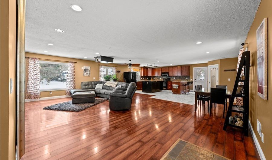 10121 Crows Nest Cv, Aurora, OH 44202 - 4 Beds, 2 Bath