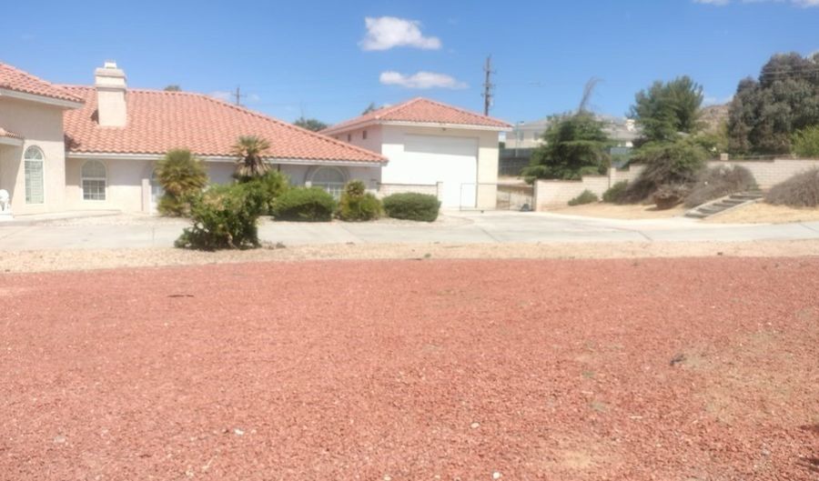 20305 Rancherias Rd, Apple Valley, CA 92307 - 4 Beds, 4 Bath