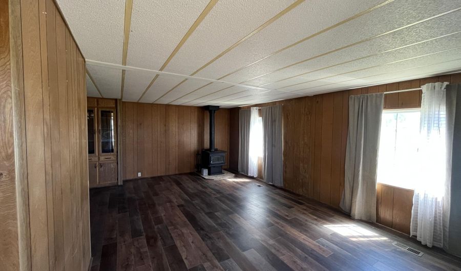 31433 Price St, Bonanza, OR 97623 - 2 Beds, 2 Bath