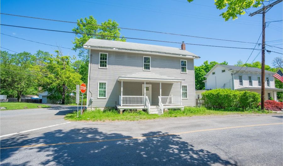 571 MAIN ST PATTENBURG, Asbury, NJ 08802 - 3 Beds, 1 Bath