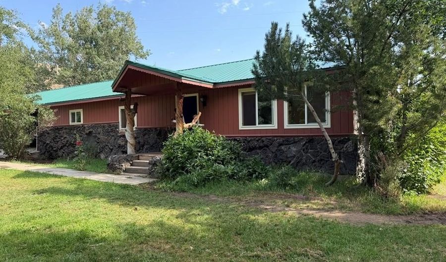 5480 Challis Creek Rd, Challis, ID 83226 - 3 Beds, 2 Bath