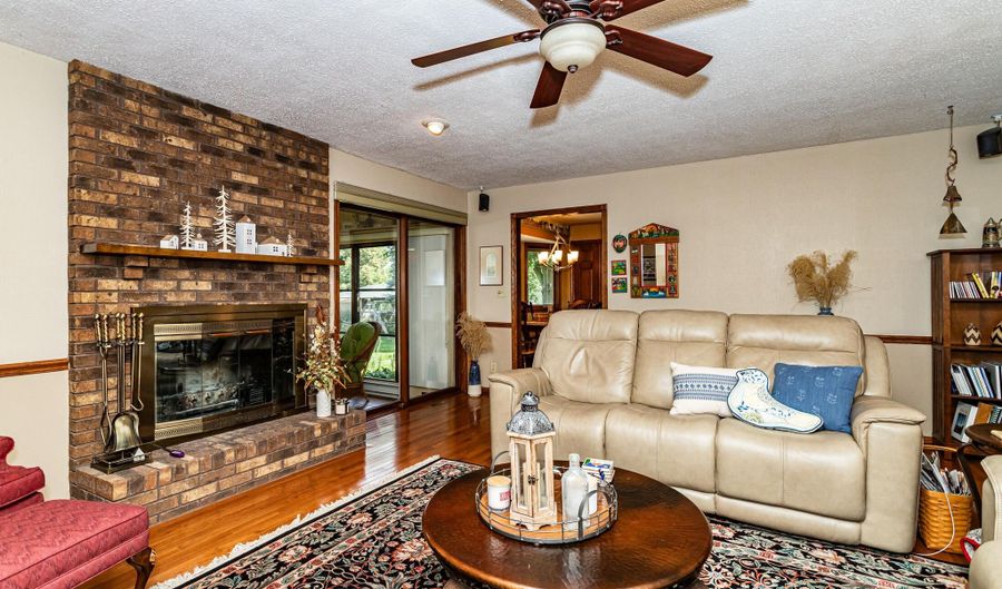 2133 Polk Dr, Ames, IA 50010 - 4 Beds, 4 Bath