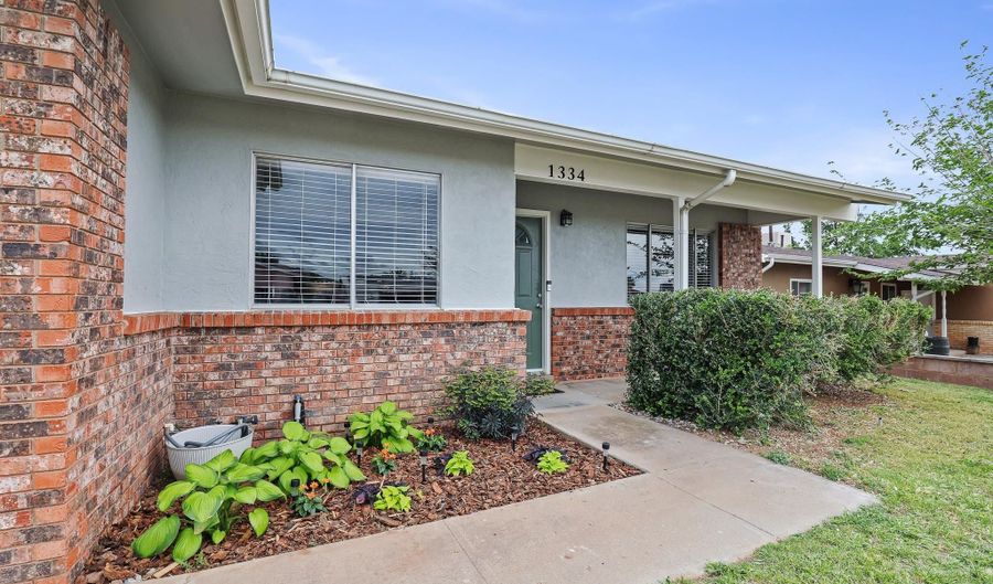 1334 McKinley Ave, Alamogordo, NM 88310 - 4 Beds, 2 Bath