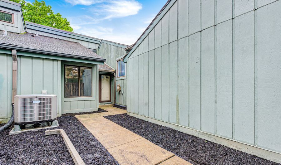 5097 Vantage Point Rd B 2, Avon, IN 46123 - 2 Beds, 2 Bath