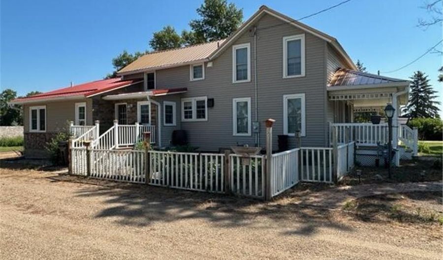 90 US Highway 14, Walnut Grove, MN 56180 - 5 Beds, 3 Bath
