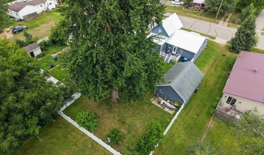 304 Oak St, Angola, IN 46703 - 3 Beds, 2 Bath