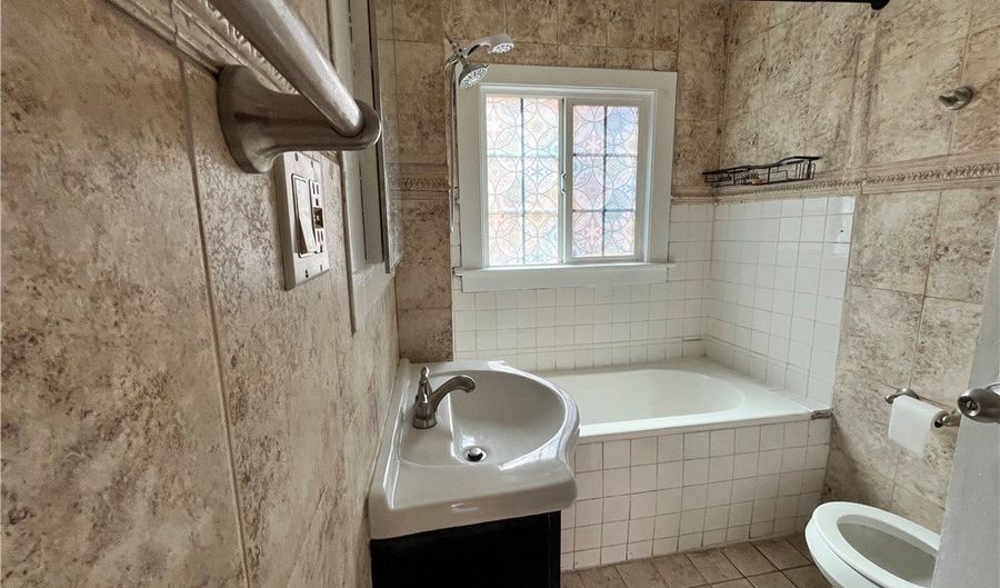 909 N Garfield Ave F, Alhambra, CA 91801 - 2 Beds, 1 Bath