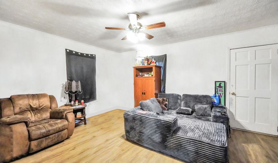 150 Johnson, Barnesville, GA 30204 - 2 Beds, 1 Bath