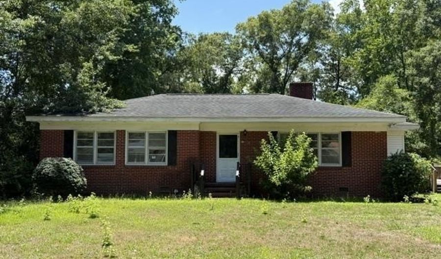 402 Dogwood Ave, Bennettsville, SC 29512 - 3 Beds, 2 Bath