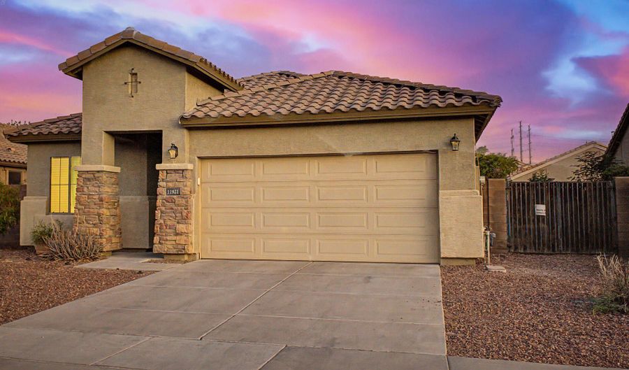 11921 W MONTE VISTA Rd, Avondale, AZ 85392 - 4 Beds, 3 Bath