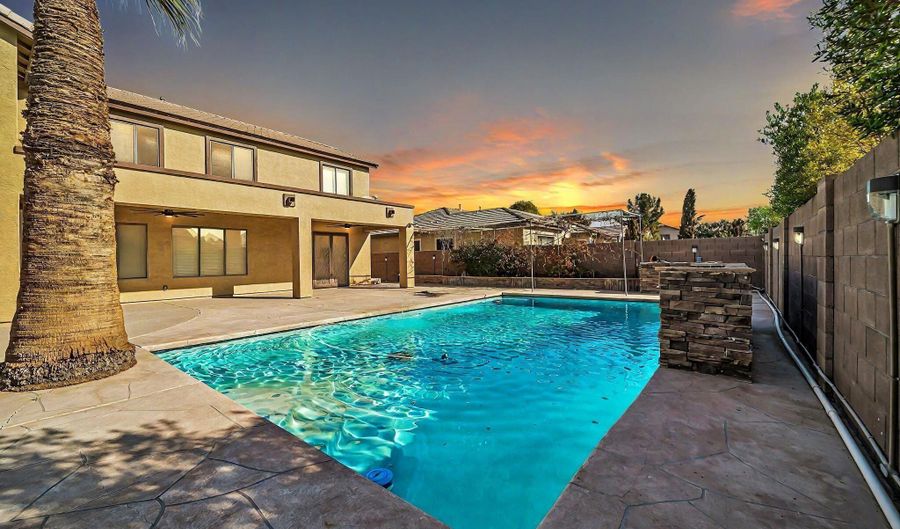 13611 W MERRELL St, Avondale, AZ 85392 - 5 Beds, 3 Bath