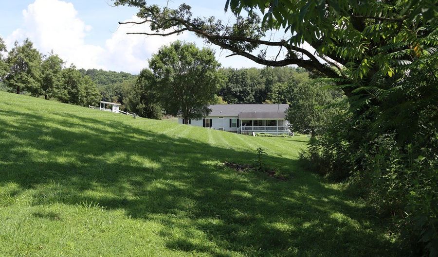 17977 Overlook Dr, Abingdon, VA 24210 - 3 Beds, 3 Bath