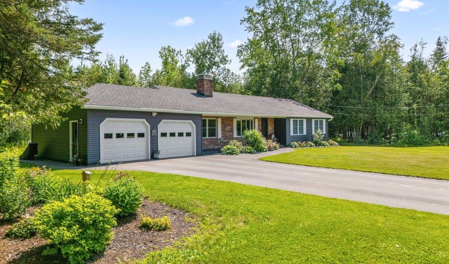 121 Packard Dr, Bangor, ME 04401 - 3 Beds, 2 Bath