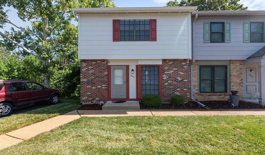 2376 Hiddengarden Ct, Ballwin, MO 63021 - 3 Beds, 3 Bath