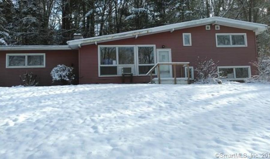52 Scuppo Rd, Woodbury, CT 06798 - 4 Beds, 2 Bath