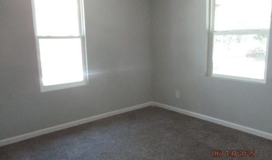 224 E Broadway Ave, Augusta, KS 67010 - 3 Beds, 2 Bath