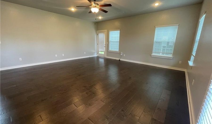 3915 SW Peachwood Dr, Bentonville, AR 72712 - 3 Beds, 3 Bath