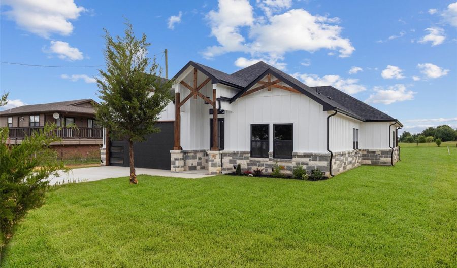 8644 Kelly Ln, Alvarado, TX 76009 - 3 Beds, 2 Bath