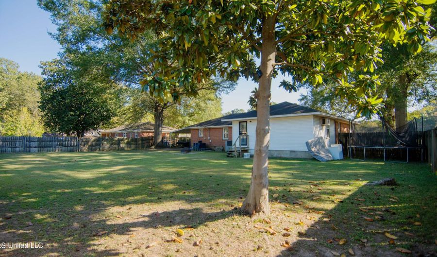 105 Park St, Batesville, MS 38606 - 4 Beds, 2 Bath