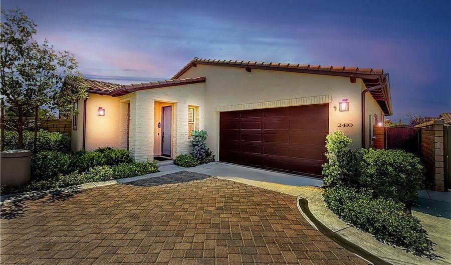2410 Quartsite Dr, Camarillo, CA 93012 - 2 Beds, 3 Bath
