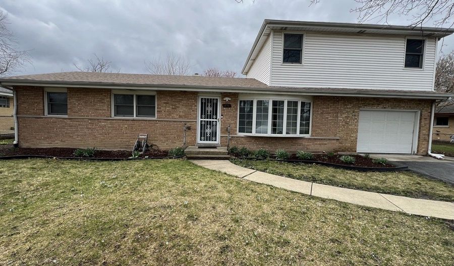 436 Springhill Dr, Roselle, IL 60172 - 5 Beds, 3 Bath
