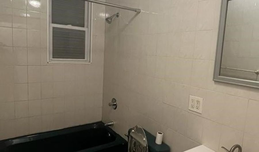 686 KENNEDY Blvd 1, Bayonne, NJ 07002 - 2 Beds, 1 Bath