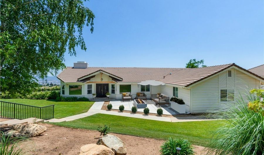13288 Oak Crest Dr, Yucaipa, CA 92399 - 4 Beds, 4 Bath