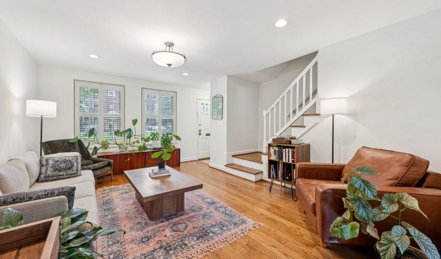 3013 S COLUMBUS St, Arlington, VA 22206 - 2 Beds, 2 Bath
