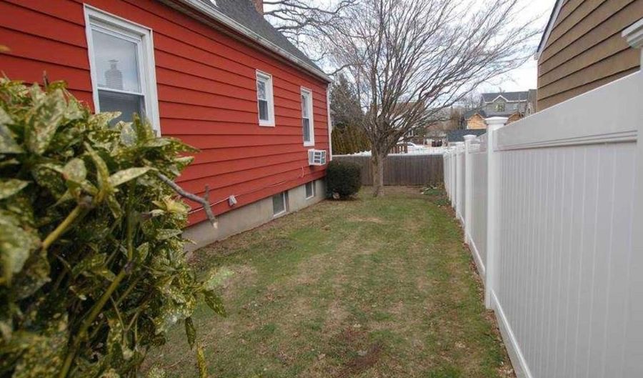 7 Miles Ave, Albertson, NY 11507 - 4 Beds, 2 Bath